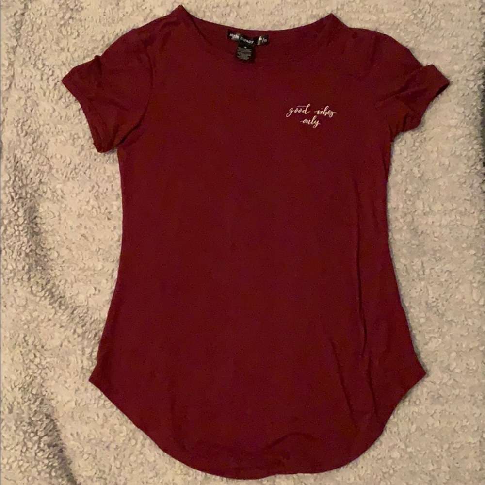 style therapy maroon “good vibes only” t shirt